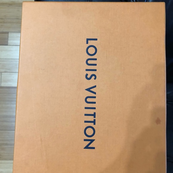 Louis Vuitton Men’s runaway trainer sneakers - Picture 3 of 8